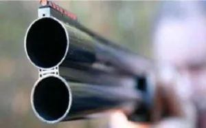 إقليم الدريوش:   رئيس جمعية.بإجرمواس يشهر السلاح ويُهدد المحتجين بإطلاق النار