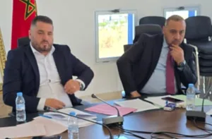 إمزورن تختنق :     من يحمي الملك العمومي من سطوة أرباب المقاهي والمحلات التجارية في ظل تواطؤ السلطة والمجلس ؟