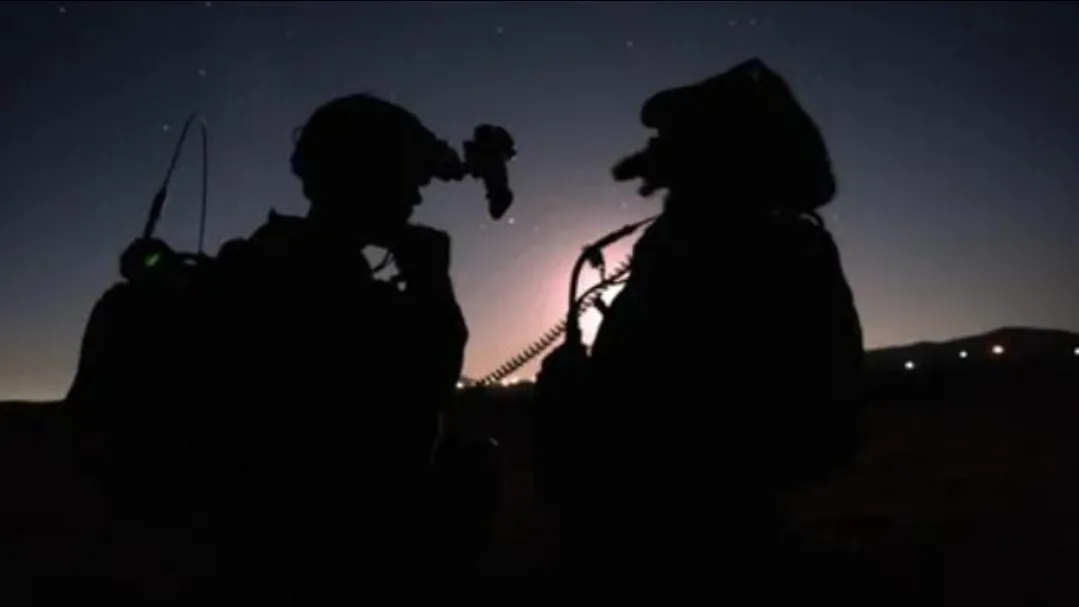 معركة عنيفة تنتهي بنجاة جندي إسرائيلي رغم إصابة قلبه برصاصة مباشرة