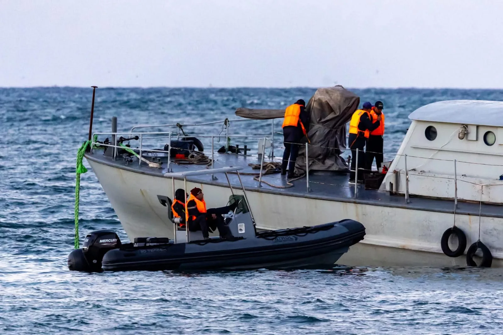 مصاريف إنقاذ زورق مغربي تابع للبحرية الملكية بسواحل مليلية يشعل الجدل في إسبانيا