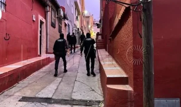 شبكات الاتجار بالبشر تستغل سبتة المحتلة: اللجوء والزواج الصوري وتهريب القاصرين في منظومة واحدة