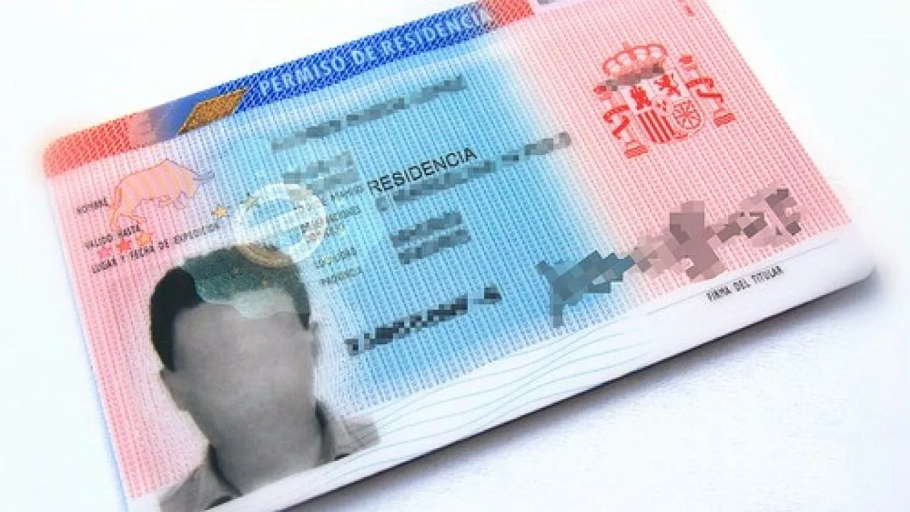 وثيقة “لا ثيدولا”: درع قانوني يحمي المهاجر المغربي من تعقيدات الإدارة الإسبانية