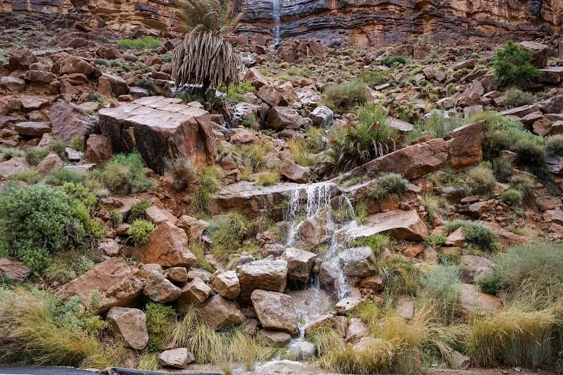 هدر مائي مقلق يتهدد عيون سيدي قاسم ويستنزف ثروة المنطقة