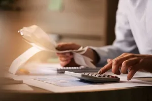 تحقيق ضريبي يكشف عن ملايين الدراهم في حسابات شركاء شركات كبرى