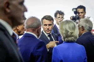 ماكرون يدعو إلى اجتماع عاجل للتحالف الداعم لأوكرانيا قبل محادثات جنيف