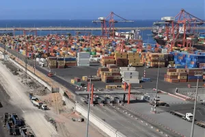 مراقبو الجمارك يكشفون عن شبكات تهريب أموال ضخمة عبر فواتير استيراد مزورة