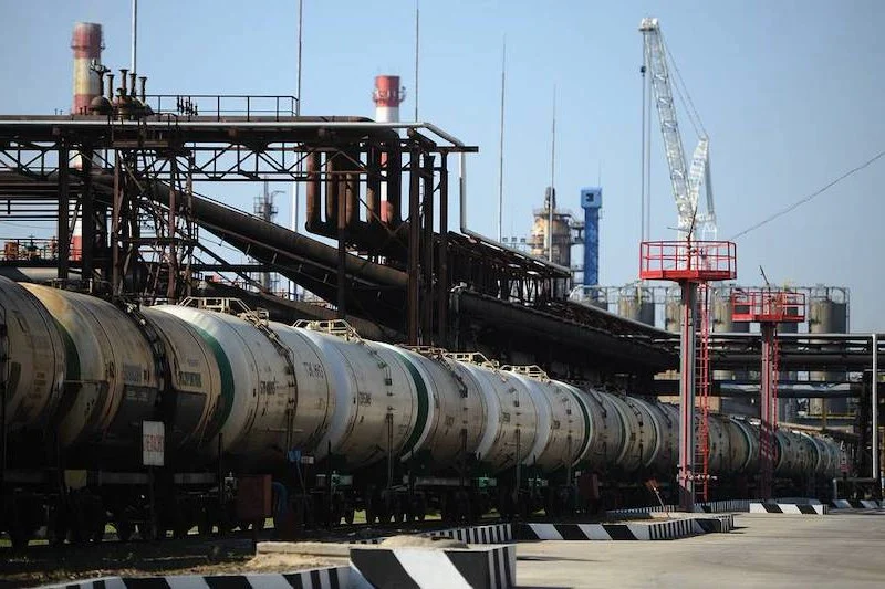 أوبك+ تعلن زيادة محدودة لإنتاج النفط وتعليق زيادات مستقبلية