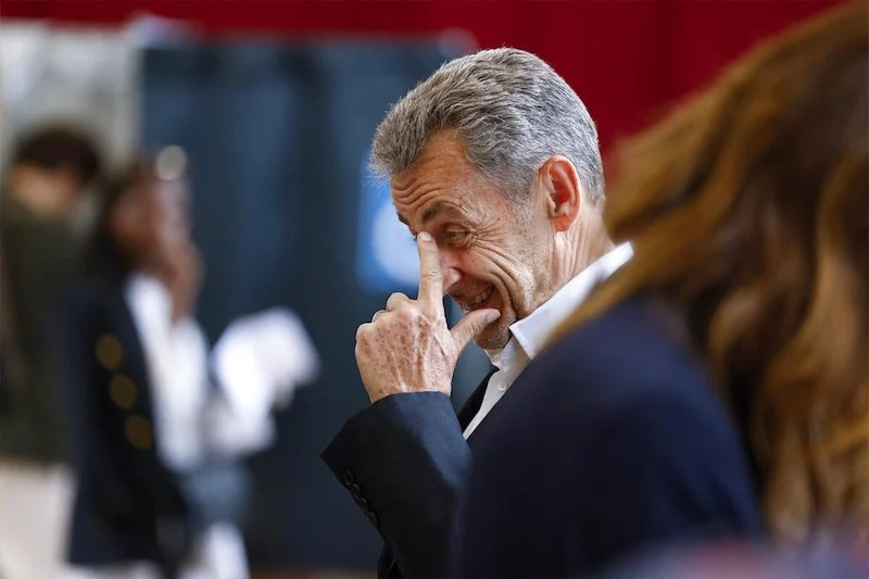 محكمة باريسية تبت في طلب الإفراج عن ساركوزي بعد إدانته في قضية تمويل حملته الانتخابية