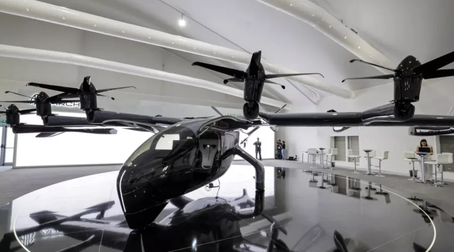 دبي تشهد أول رحلة مأهولة لتاكسي جوي كهربائي بين نقطتين داخل الإمارات