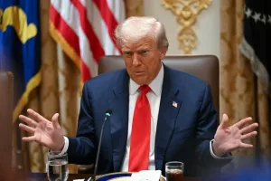 ترامب يطالب بسجن ستة ديمقراطيين بعد تحريضهم الجيش