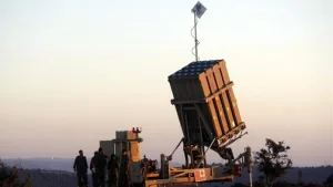 إسرائيل ترفع تأهب دفاعها الجوي بعد اغتيال قائد أركان حزب الله في بيروت