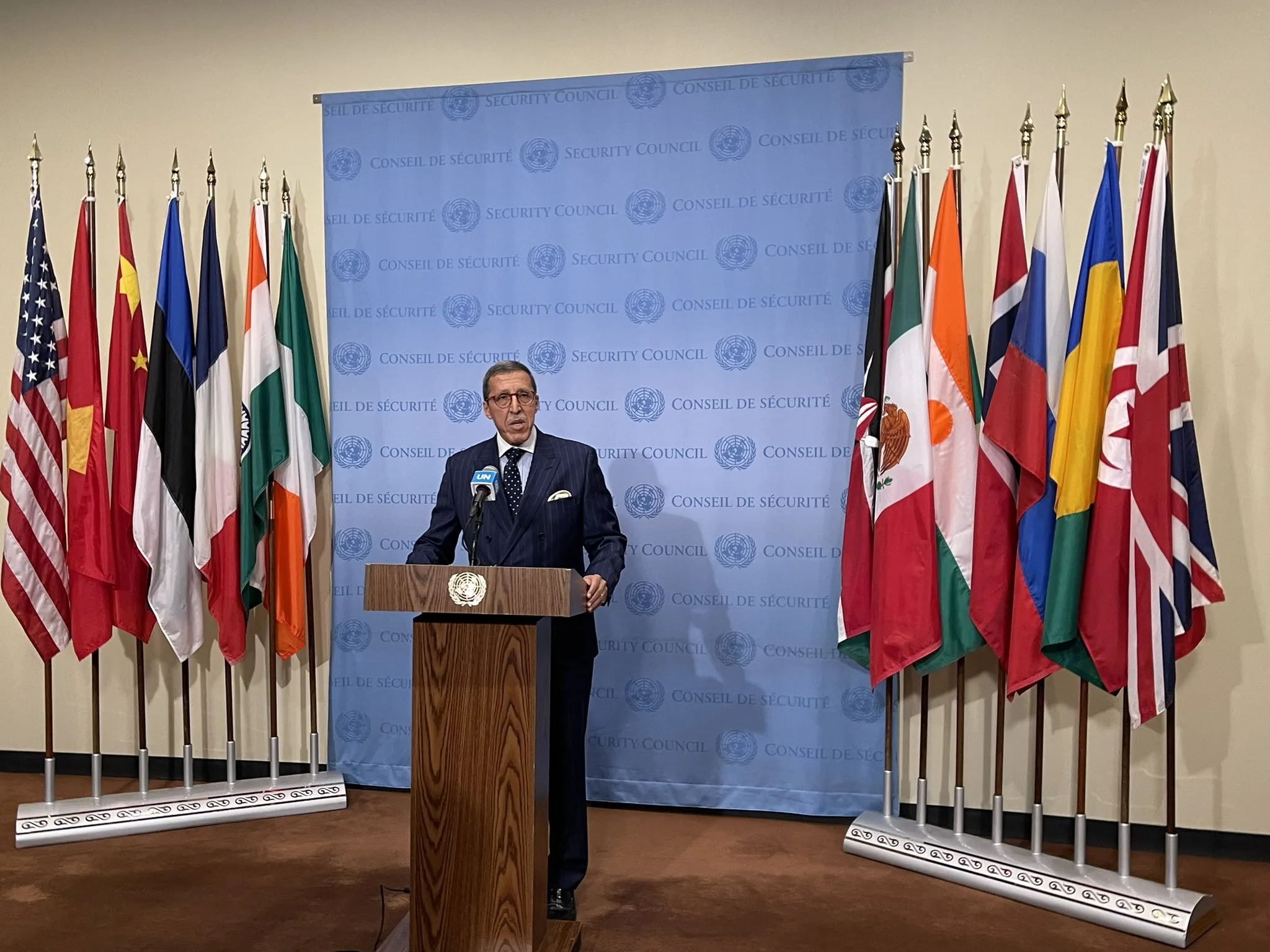 خلفيات جدل “فيديو العلم”.. عمر هلال يوضح ويعيد رسم حدود القرار الأممي 2797