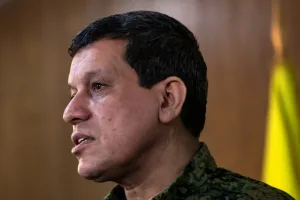 قائد قوات سوريا الديمقراطية مظلوم عبدي يسعى لإنقاذ الاتفاق مع دمشق وسط تعثر المفاوضات