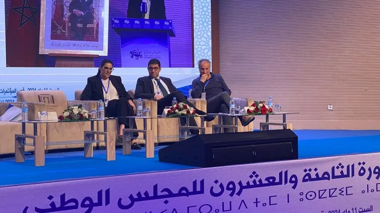 تأجيل دورة البام يثير جدلاً حول قيادة الحزب في الانتخابات المقبلة