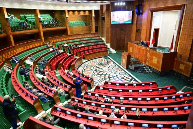 مصادقة مجلس المستشارين على الجزء الأول من قانون مالية 2026 وسط غياب أكثر من نصف أعضائه