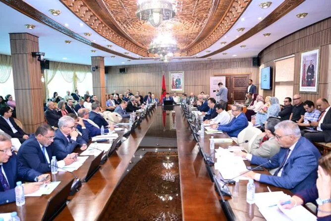 الجدل يشتد بمجلس المستشارين حول مشروع قانون إعادة تنظيم المجلس الوطني للصحافة