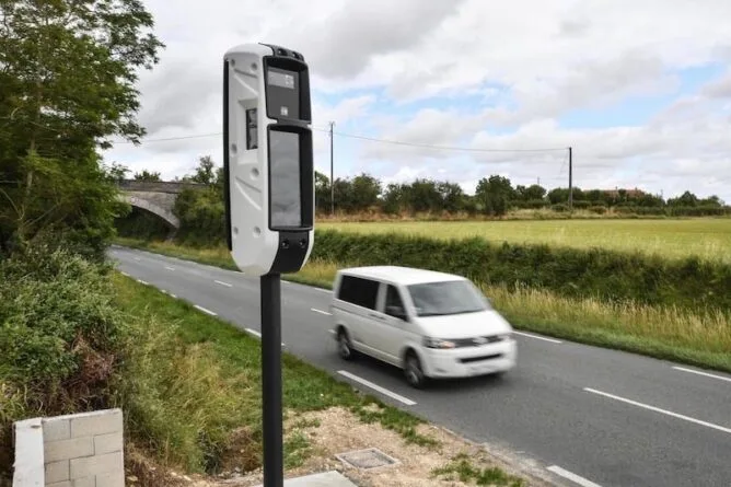 مستشار برلماني يدعو إلى تحول مراقبة السرعة في المغرب من الزجر إلى الوقاية