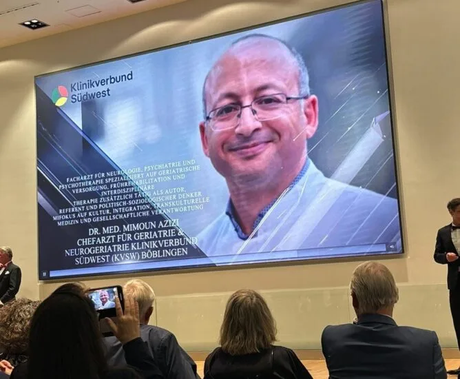 إبن الناظور الدكتور ميمون عزيزي يسطع في ألمانيا ويتوّج بلقب “طبيب العام”