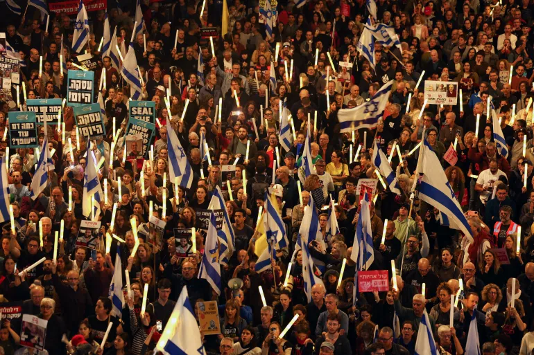 احتجاجات أمام منزل الرئيس الإسرائيلي بعد طلب نتنياهو العفو عنه … غضب شعبي وارتباك سياسي