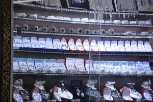 الفضة تستعيد جزءاً من خسائرها بعد أكبر هبوط يومي في خمس سنوات