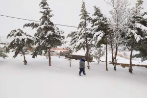 تساقطات ثلجية وأمطار قوية تضرب مناطق واسعة بالمغرب خلال عطلة نهاية الأسبوع