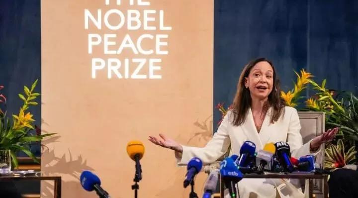 بشعر مستعار ونظارات داكنة … هروب هوليوودي لماريّا كورينا ماتشادو نحو أوسلو لاستلام جائزة نوبل