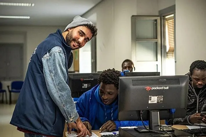 الحياة في مراكز القُصَّر بإسبانيا :     قصة مغربي تُستثمر إنسانيًا لإخفاء أصل المأساة