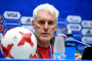 المدرب البلجيكي هوغو بروس يثير الجدل بتصريحاته عن أجواء “الكان”: “زوجتي شعرت بالخوف في المغرب”