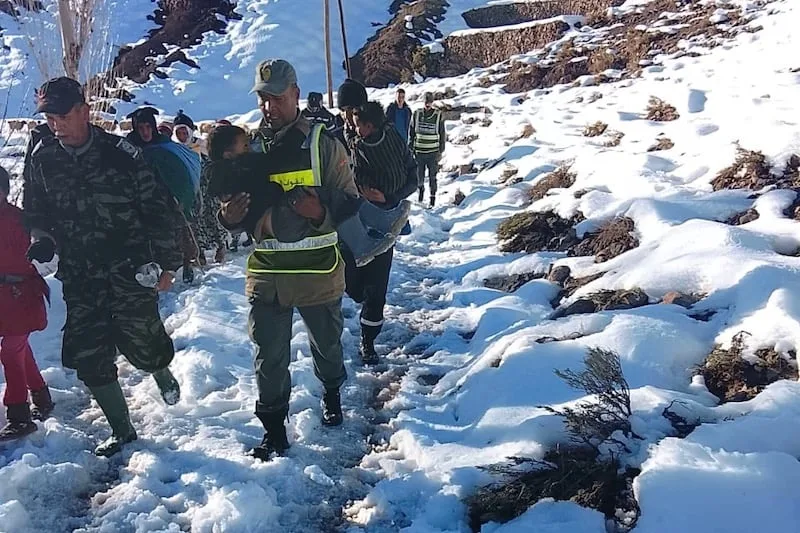 ميدلت :   نجدة عاجلة لعائلات الرحل بأيت يحيى إثر تساقطات ثلجية كثيفة