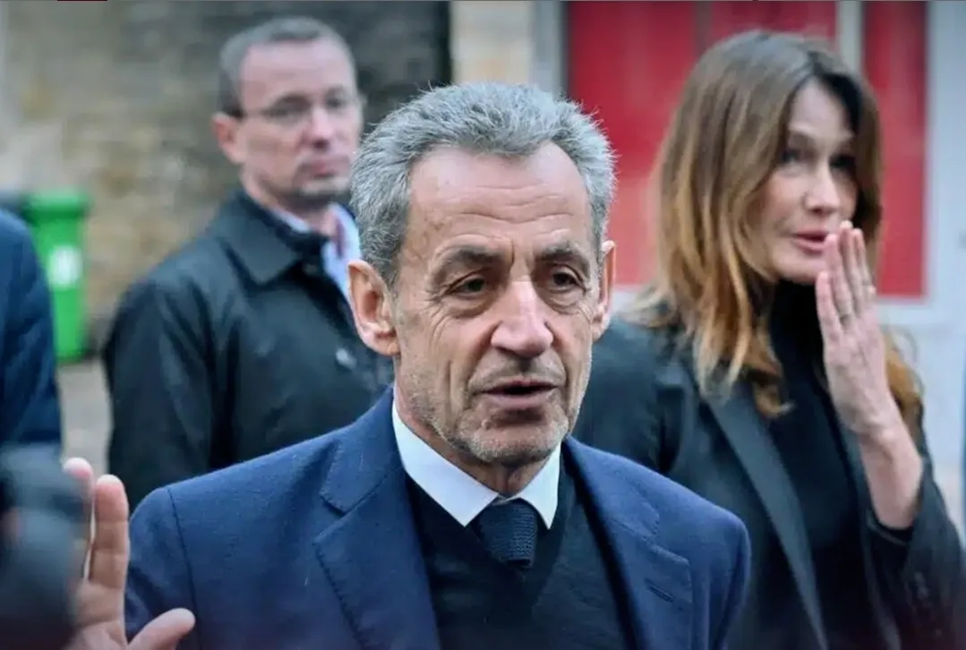 صديق المغرب الكبير الرئيس الفرنسي السابق :   تأثرت جدا لمكالمة الملك محمد السادس قبل دخولي السجن