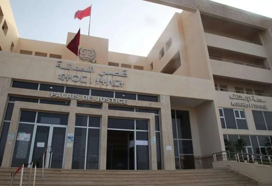 وجدة :    مسؤول بقسم التوثيق بالمحكمة يبتز العدول … ويفرض توقيع عريضة لنفي خبر “كواليس الريف”