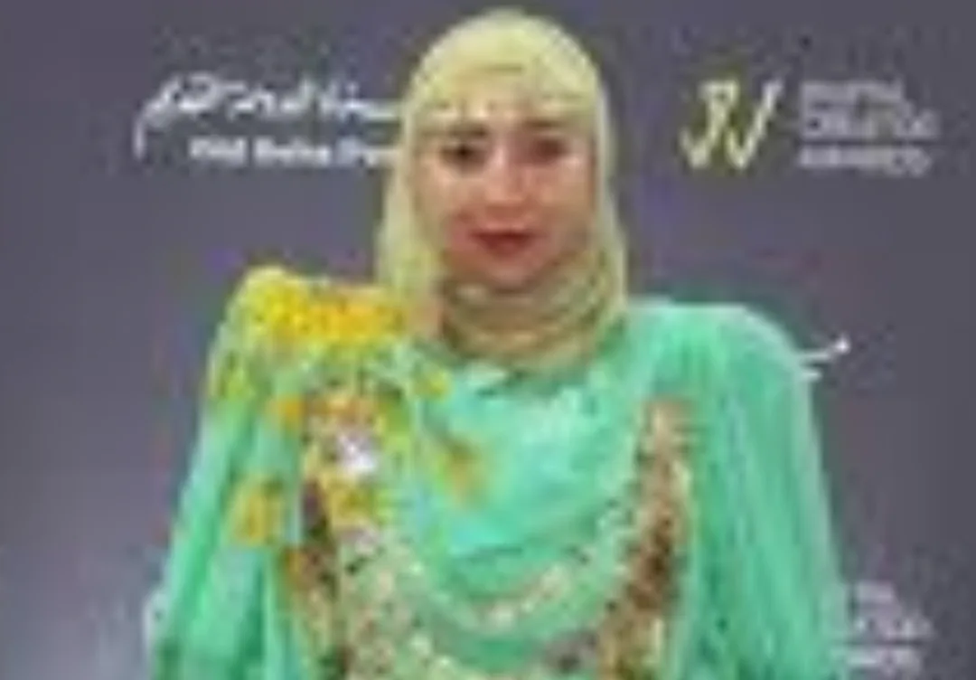 بعد إنهزامها في “معركة كسر العظام” أمام المغرب … الجزائر تُعلن فجأة اكتشافها لـ“القفطان الجزائري”