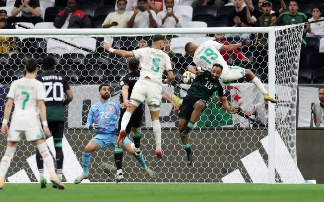 الإمارات تهزم منتخب الجزائر في ربع نهائي كأس العرب وتضرب موعدا مع المغرب في نصف النهاية