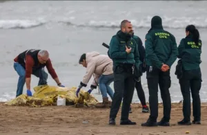 مليلية :     عاصفة تقذف جثة مجهولة على شاطئ سان لورينزو