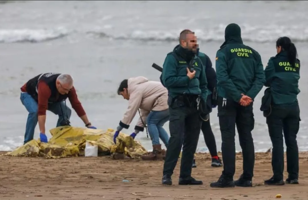 مليلية :     عاصفة تقذف جثة مجهولة على شاطئ سان لورينزو
