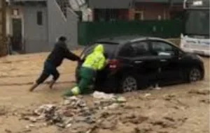 آسفي :    تعليق الدراسة 3 أيام لحماية التلاميذ من غضب الطبيعة بعد مقتل 24 شخصا جراء الفيضانات في حصيلة مؤقتة 