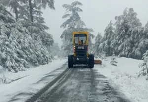 الحسيمة :     جماعة بني عمارت … تدخل عاجل لفك العزلة بعد تساقطات ثلجية كثيفة