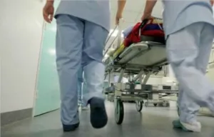 وجدة :     أم تتهم عدة أشخاص بالتسبب في وفاة إبنها بالتسميم