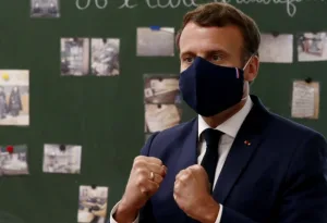 فرنسا تدعو مواطنيها وضع “الكمامة” بسبب إنفلونزا خطيرة