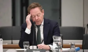 هولندا تجرّم الإقامة غير الشرعية … وتأثيرات مباشرة على المغاربة المقيمين