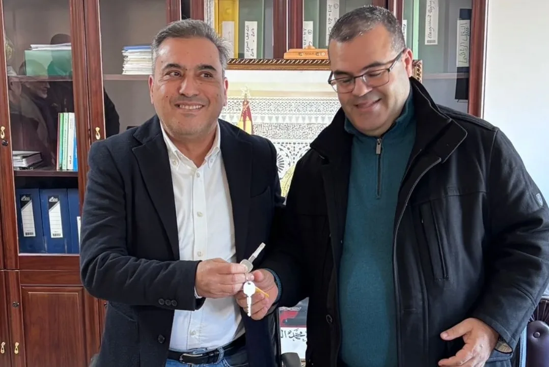 الناظور :   رئيس المجلس الإقليمي يسلّم شاحنة مجهزة لجماعة بني شيكر لتعزيز خدمات القرب