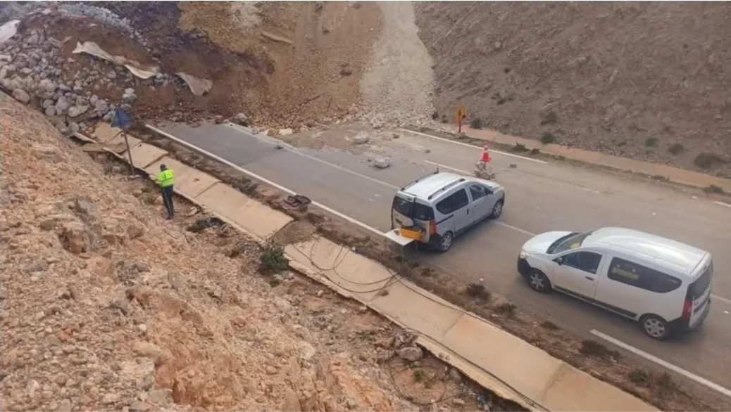 البرلمانية السعدي تثير حال الطريق الساحلية 16 بين تطوان والحسيمة.… شريان تنموي يتحول إلى مصيدة موت ومطالب عاجلة بمحاسبة المسؤولين
