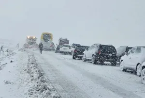 السلطات المغربية تدعو إلى الحذر :     أمطار طوفانية وثلوج ورياح قوية تضع عدداً من الأقاليم في حالة استنفار