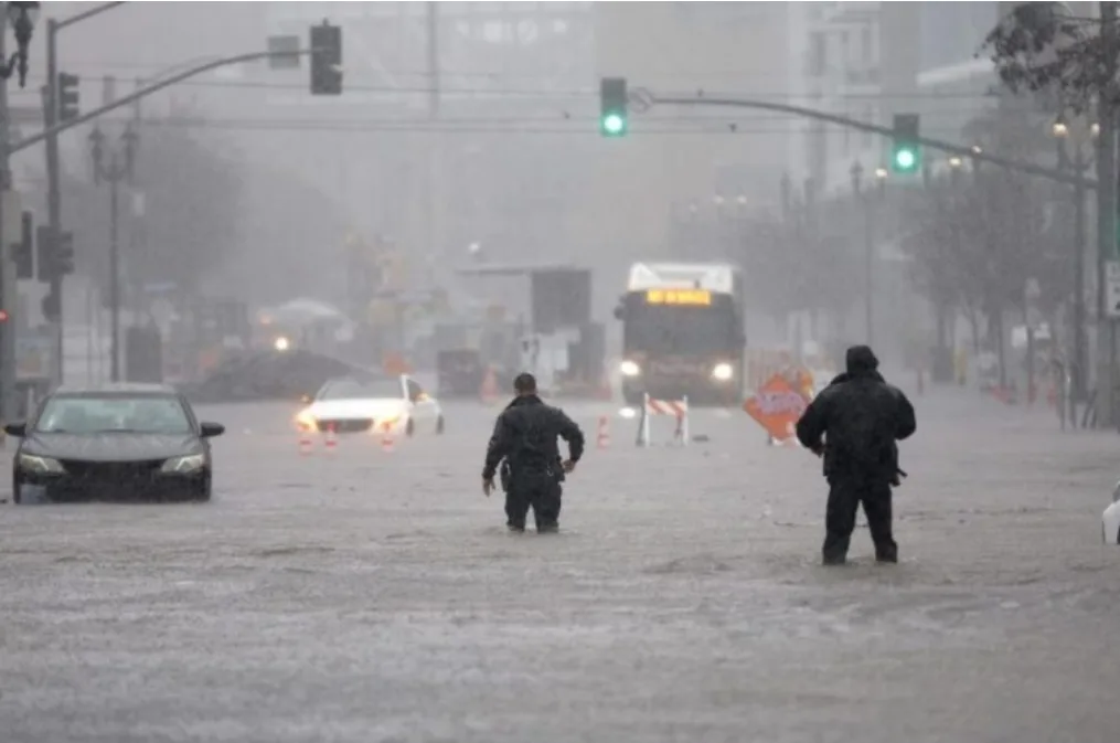 نشرة إنذارية :      أمطار قوية جدا في الشمال الغربي وتازة ومحور الصويرة-أكادير