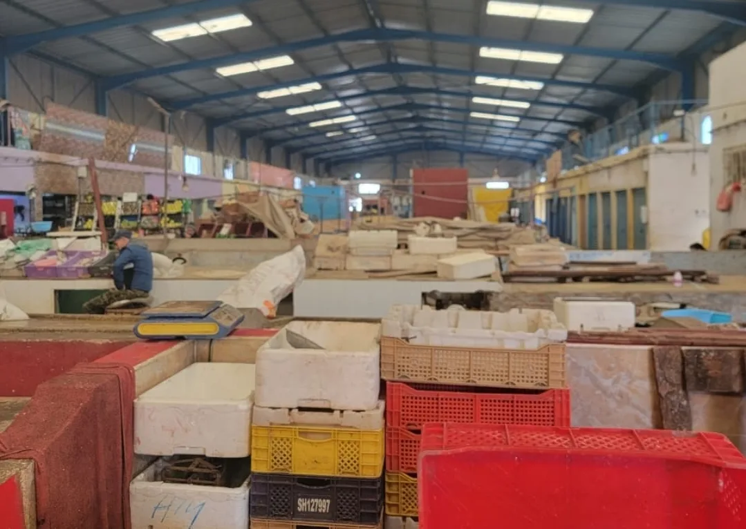 الناظور … سوق إصبانن للخضر والسمك يتحول إلى “خراب مالطا” والمدينة تدفع الثمن !