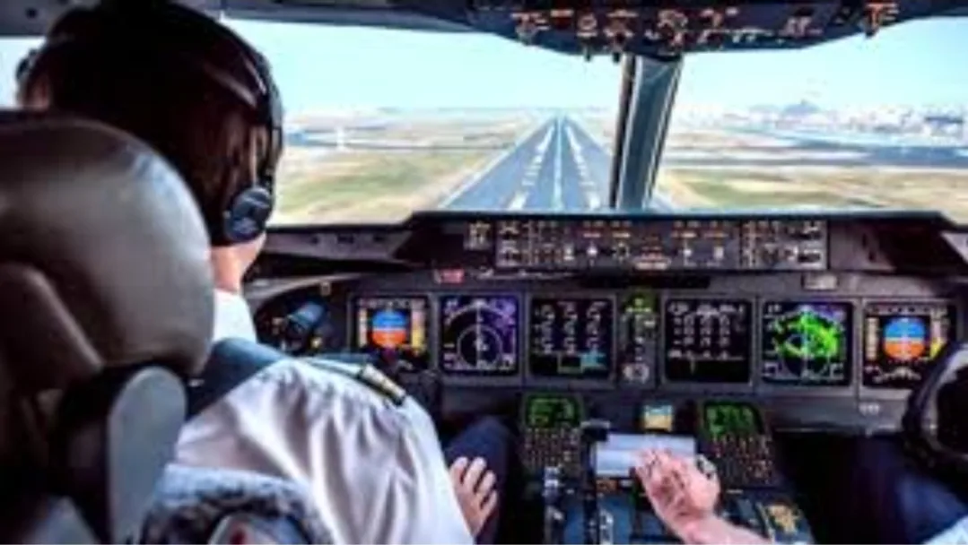 هولندا فضيحة في مطار أمستردام :     طيار ومضيف كان يستعدان للإقلاع تحت تأثير السكر الطافح