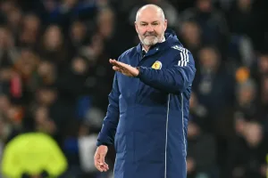 كلارك: مجموعة كأس العالم تمنح إسكتلندا “نكهة عالمية” وتعيد ذكريات 1998