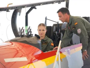 الأميرة ليونور تُسجّل أول تحليق منفرد لها بطائرة «بيـلاتوس بي سي-21».. محطة تاريخية في مسارها العسكري