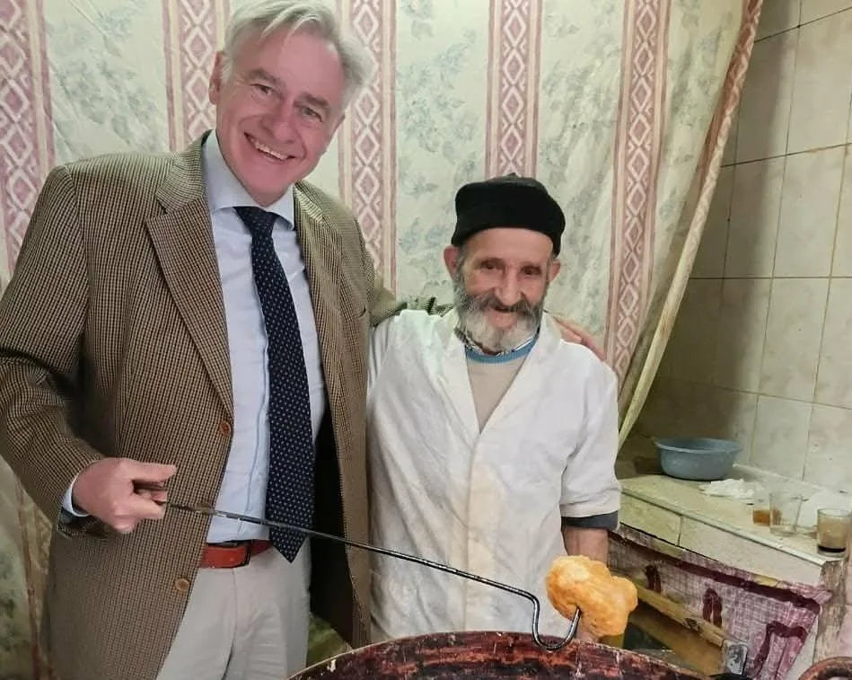 سفير بلجيكا بالمغرب… جيل هيفارت الدبلوماسي الذي وقع في حب “السفنج” الشعبي