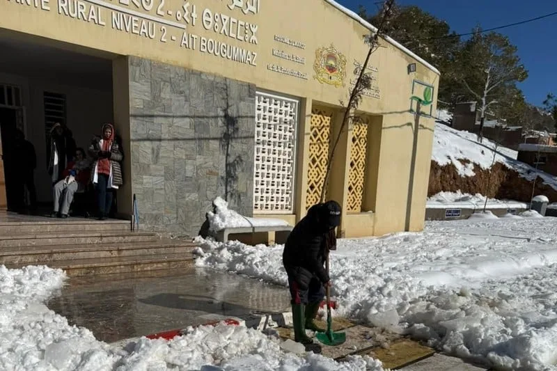 تعبئة إنسانية وصحية بأزيلال تنقذ أرواحًا وسط الثلوج وانقطاع المسالك